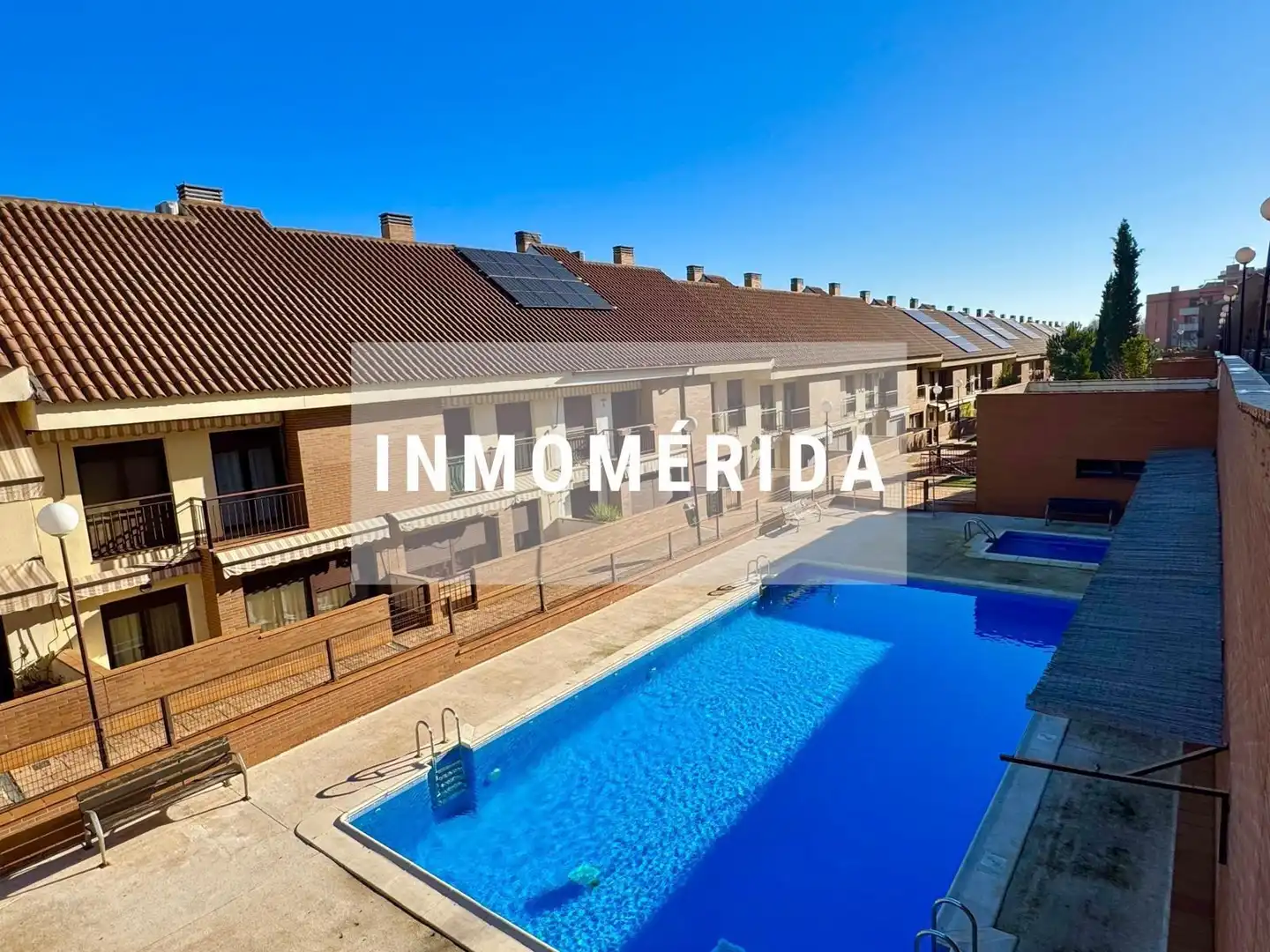 Vista exterior de Casa adosada en venta en Mérida con Aire acondicionado, Calefacción y Jardín privado