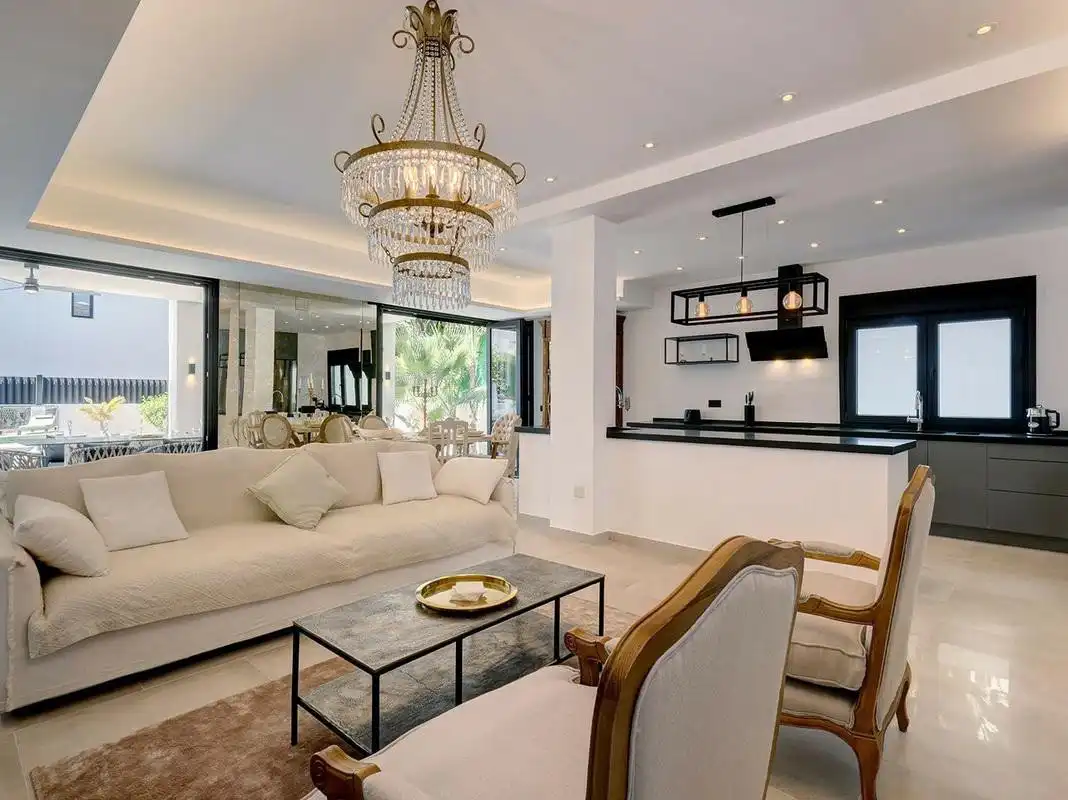 Wohnzimmer von Haus oder Chalet zur Miete in Marbella mit Klimaanlage, Privatgarten und Terrasse