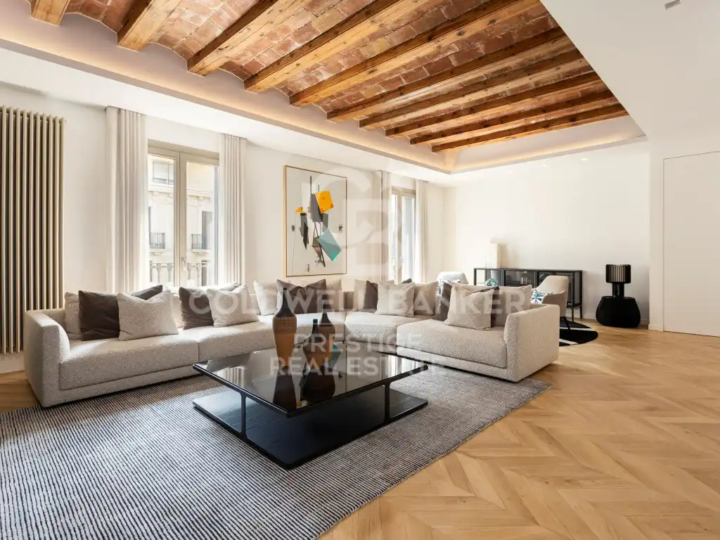 Apartament amb ascensor en venda a Calle Pau Claris, imagen 3