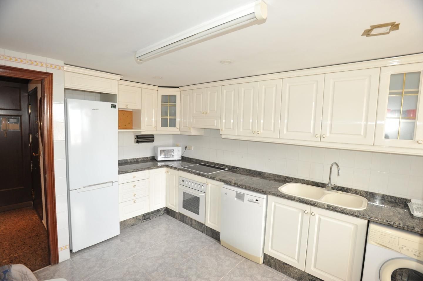 Kitchen of Flat to rent in  Valencia Capital  with Air Conditioner and Furnished