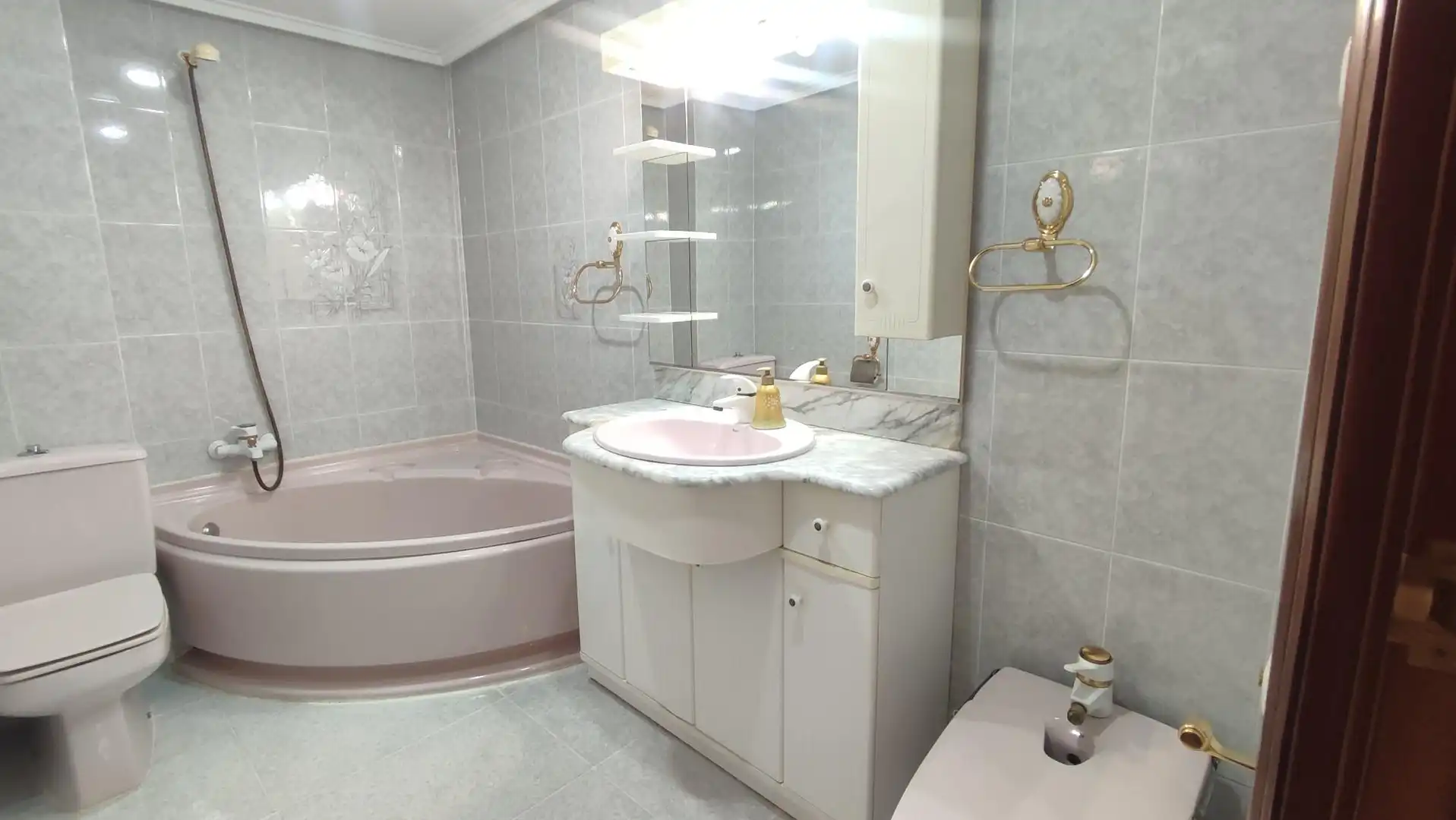 Baño de Piso de alquiler en Zaragoza con Aire acondicionado, Calefacción y Terraza