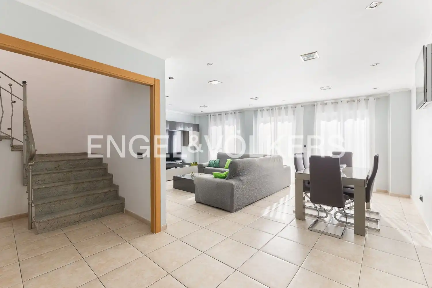 Living room of Houses for sale in La Pobla de Vallbona  with Air Conditioner, Heating and Terrace