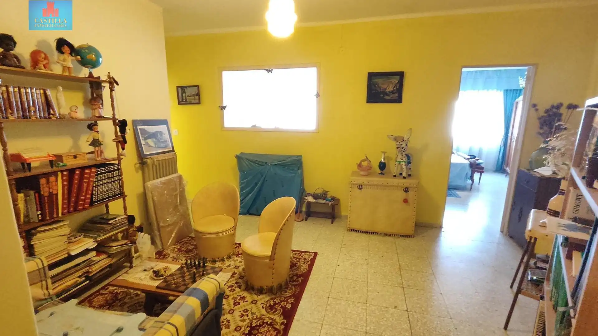 Sala d'estar de Pis en venda en El Barco de Ávila  amb Calefacció, Terrassa i Moblat