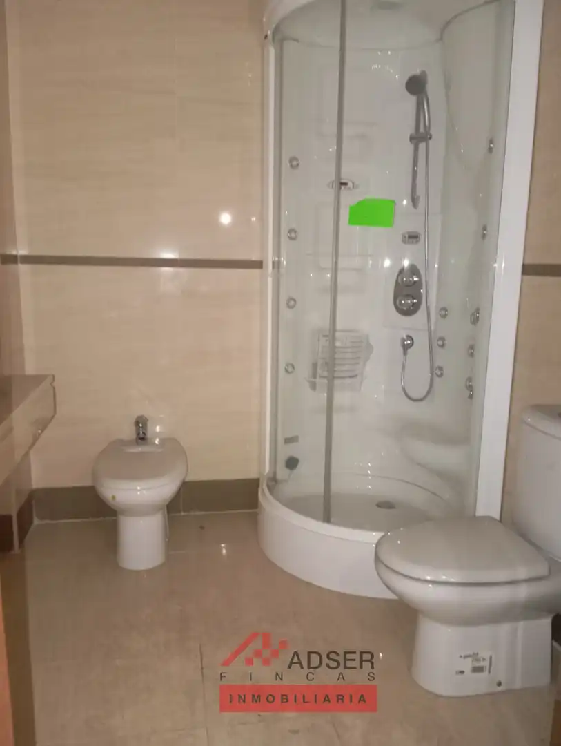 Baño de Piso en venta en  Logroño con Calefacción, Jardín privado y Parquet