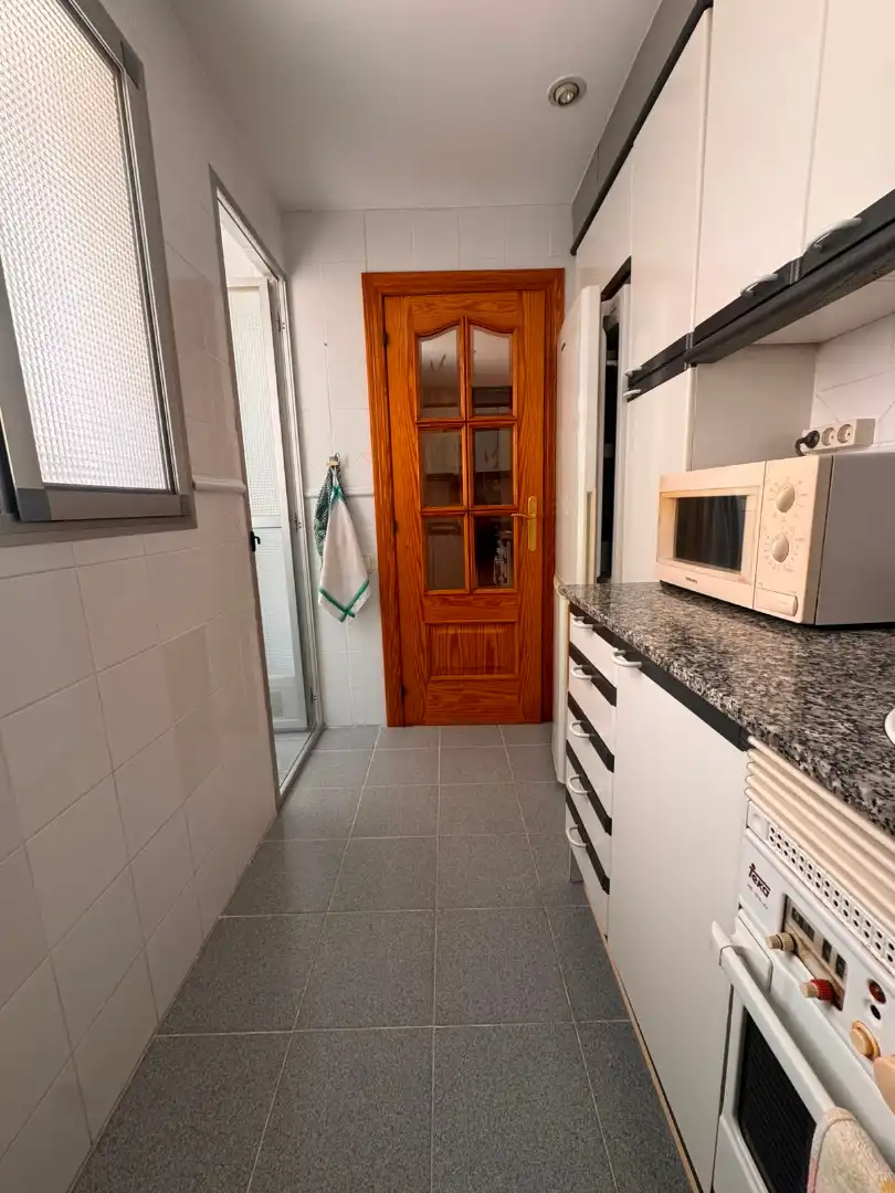 Cuina de Pis de lloguer en Valencia amb Aire condicionat, Moblat i Forn