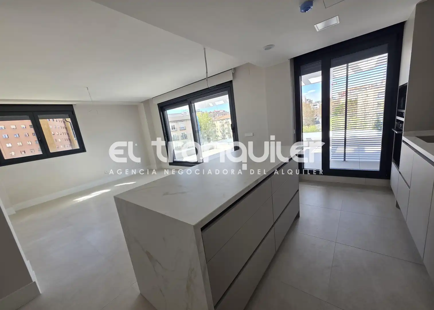 Kitchen of Flat for rent in Madrid  with Air Conditioner, Terrace and Storage room