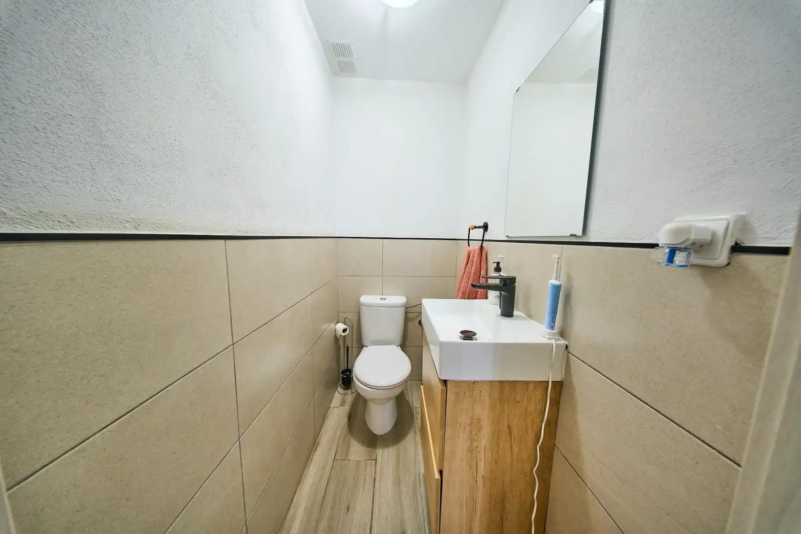 Badezimmer von Einfamilien-Reihenhaus zum Verkauf in Jun