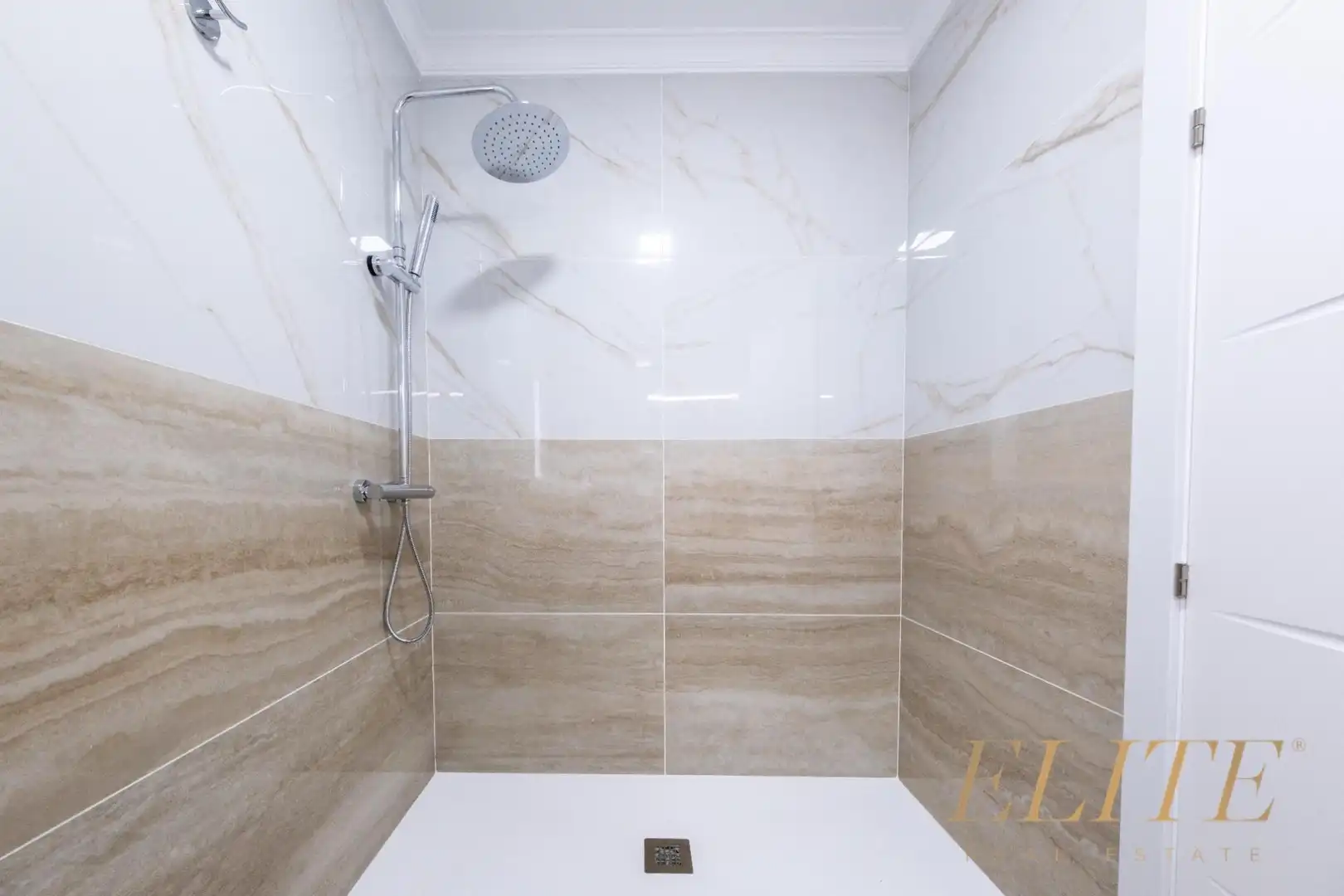 Bathroom of Detached homes for sale in San Bartolomé de Tirajana  with Air Conditioner, Private garden and Terrace