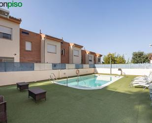 Piscina de Casa o xalet en venda en  Granada Capital amb Terrassa i Balcó