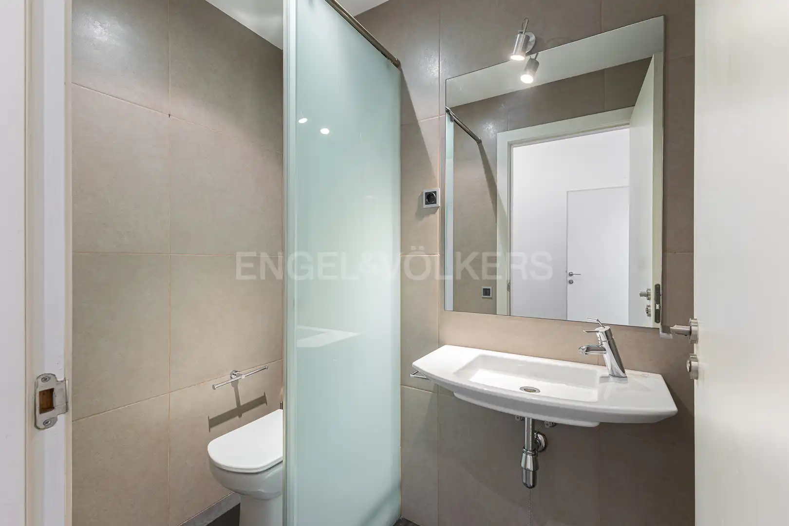 Bathroom of Houses for rent in Barcelona  with Air Conditioner, Heating and Private garden