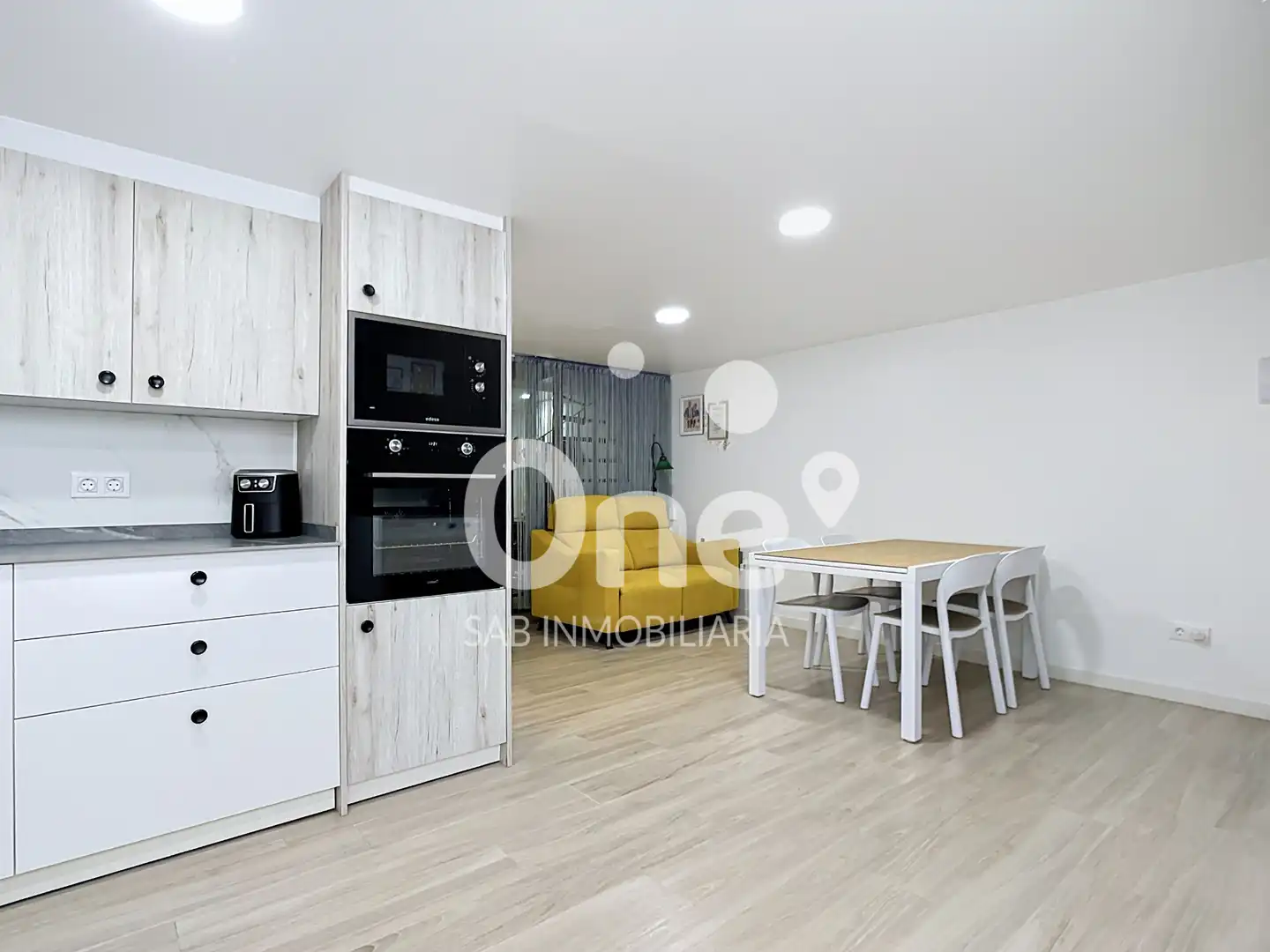 Cuina de Casa adosada en venda en La Pobla de Vallbona amb Aire condicionat, Jardí privat i Terrassa