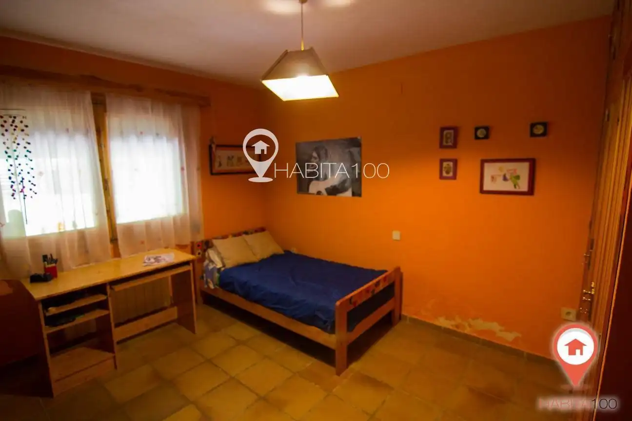 Dormitori de Casa o xalet en venda en Arcas del Villar amb Piscina i Piscina comunitària