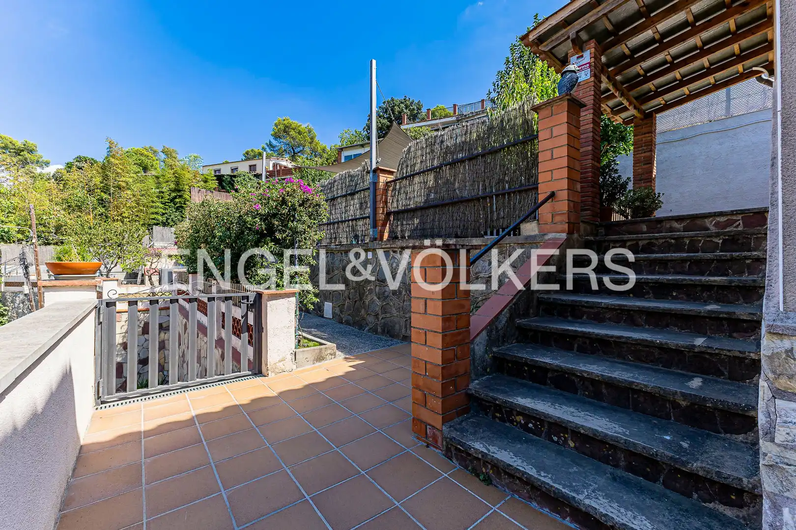 Terrassa de Casa o xalet en venda en Sant Cugat del Vallès amb Aire condicionat, Calefacció i Jardí privat