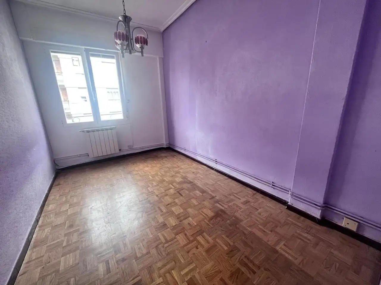 Dormitori de Pis en venda en Vitoria - Gasteiz amb Calefacció, Parquet i Traster