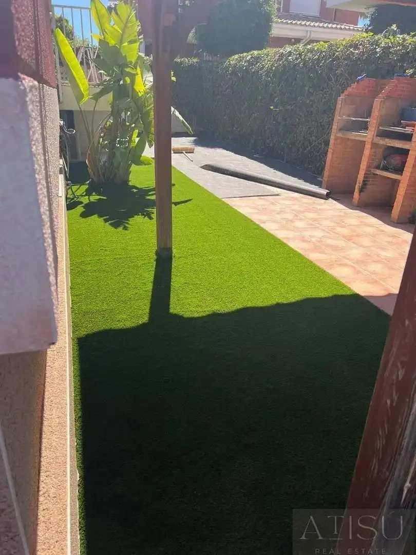 Jardí de Casa o xalet en venda en Alicante / Alacant amb Aire condicionat, Traster i Piscina comunitària