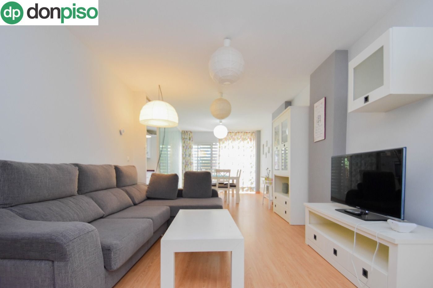 Sala d'estar de Dúplex en venda en  Granada Capital amb Calefacció, Jardí privat i Terrassa