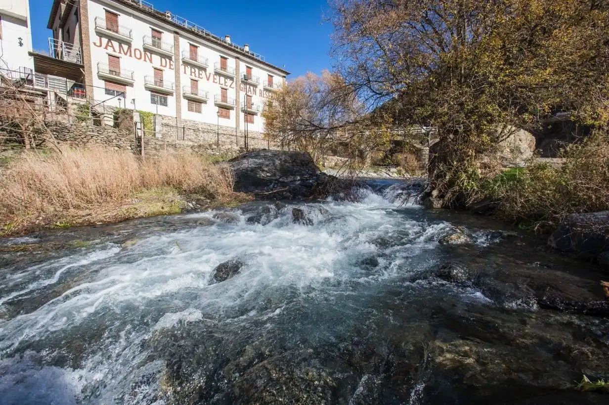 Außenansicht von Geschaftsraum zum Verkauf in Trevélez mit Terrasse und Möbliert