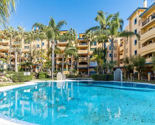 Vista exterior de Planta baixa en venda en Marbella amb Aire condicionat, Terrassa i Piscina