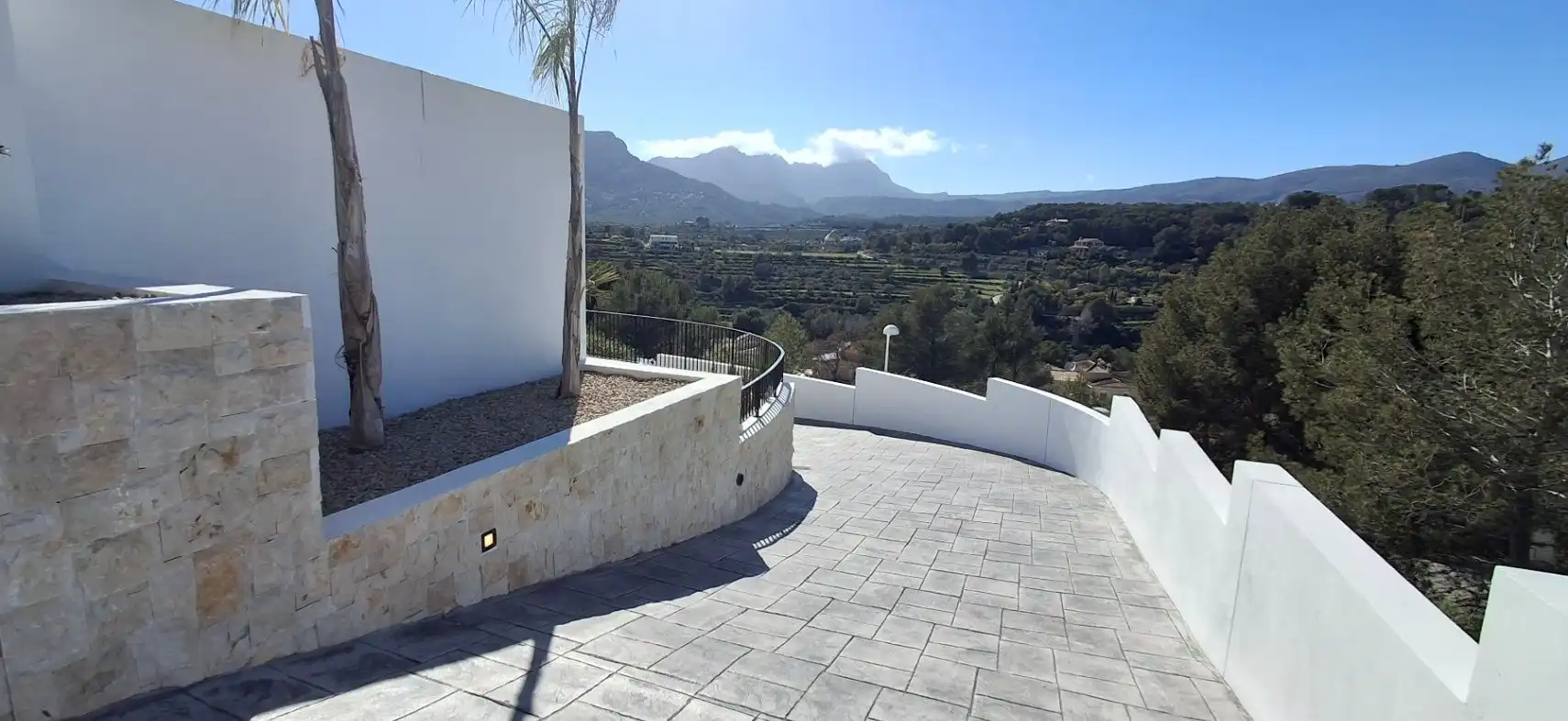 Terrasse von Haus oder Chalet zum Verkauf in Calpe / Calp mit Klimaanlage, Heizung und Privatgarten
