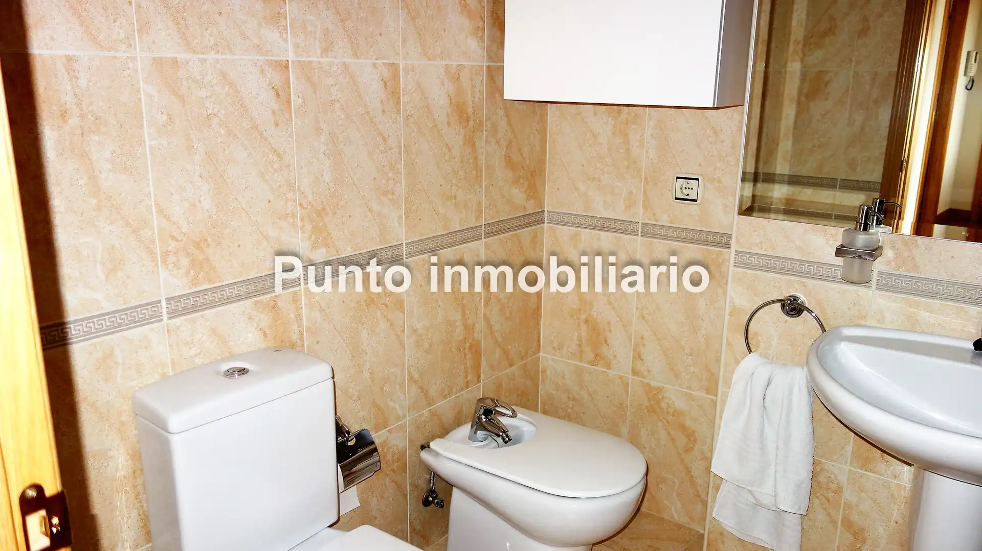 Badezimmer von Dachboden zur Miete in Valladolid mit Klimaanlage, Heizung und Parkett
