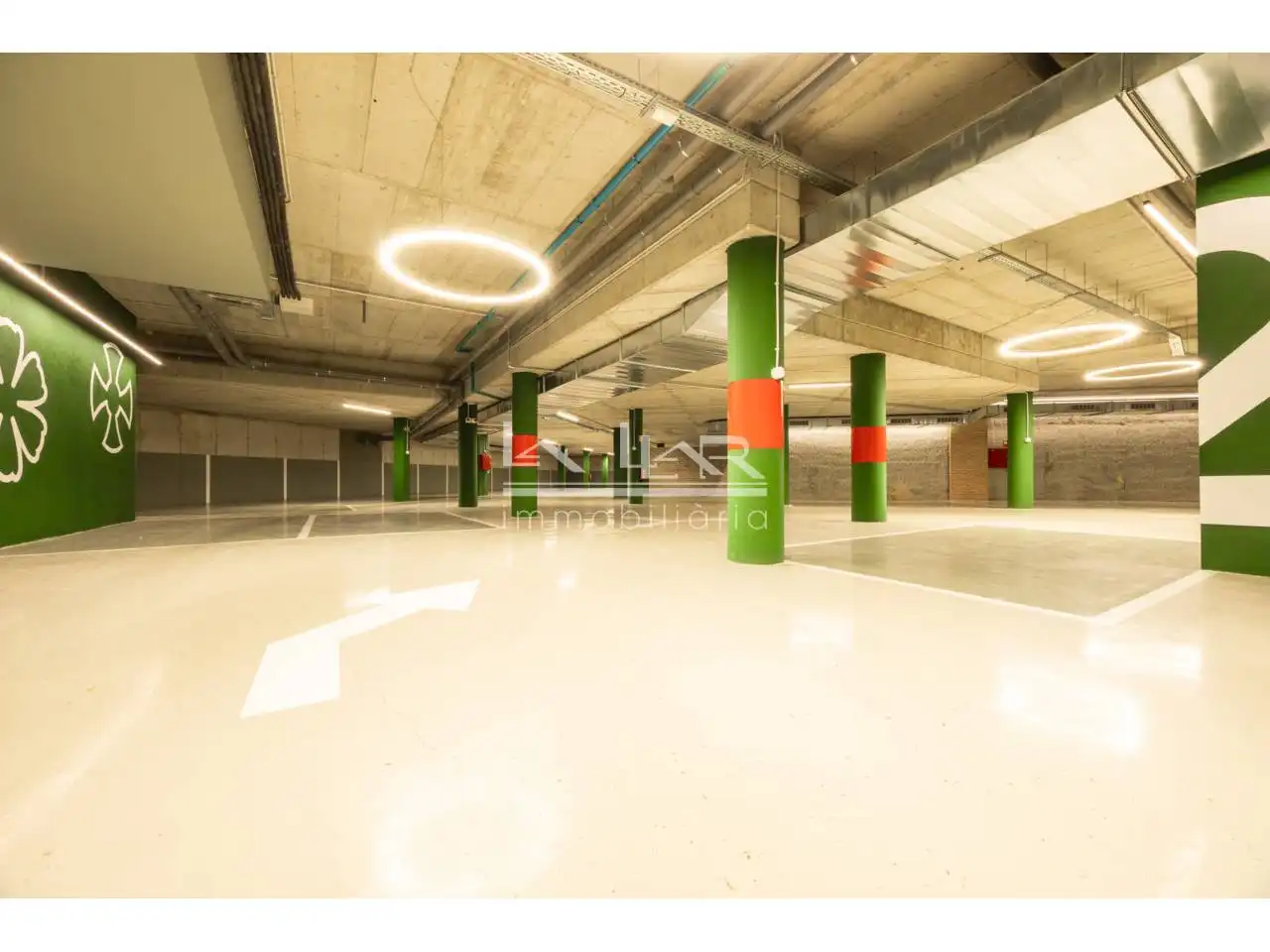 Parking de Piso de alquiler en Vic con Calefacción, Terraza y Trastero