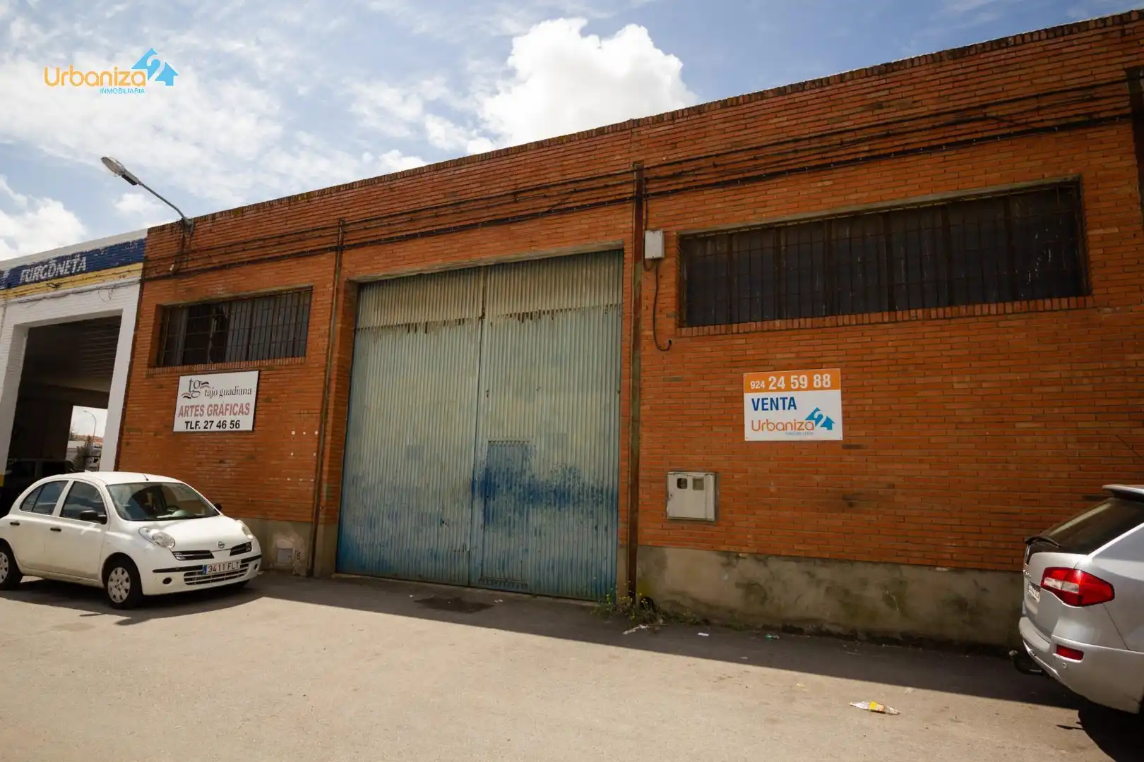 Außenansicht von Fabrikhallen zum Verkauf in Badajoz
