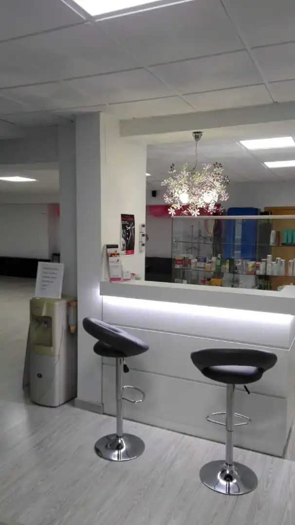 Business premises for sale in Avenida Primero de Mayo 1, imagen 3