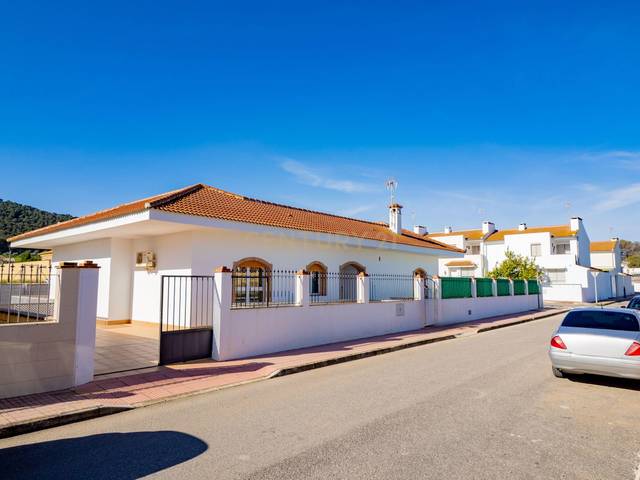 Casa-chalet en Venta en Calle Maria Blanchart, 8, Humilladero, Spain, 8 en Humilladero