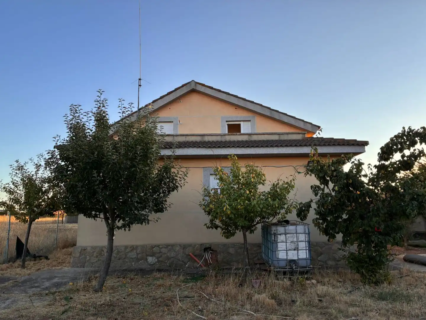 Vista exterior de Casa o xalet en venda en Calvarrasa de Arriba amb Calefacció i Terrassa