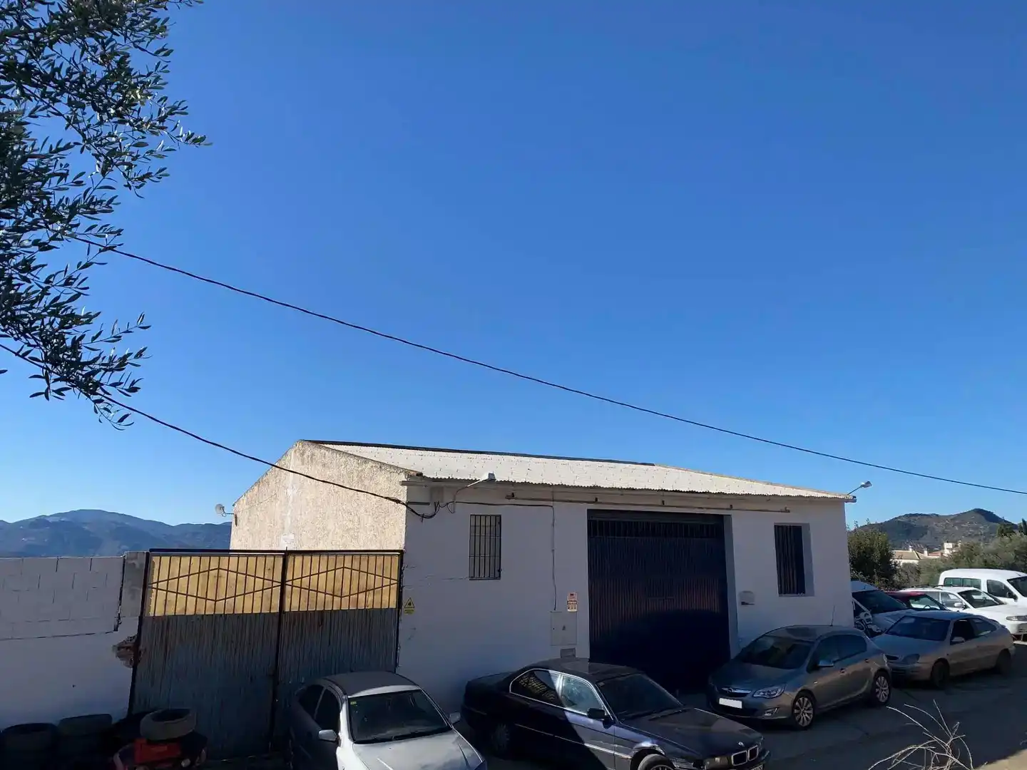 Vista exterior de Nave industrial en venta en Periana
