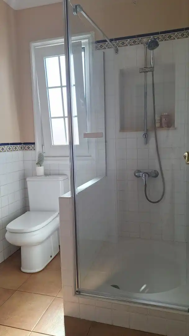 Bany de Casa adosada de lloguer en San Cristóbal de la Laguna amb Calefacció, Parquet i Terrassa
