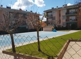 Vista exterior de Pis en venda en Sotillo de la Adrada amb Aire condicionat i Piscina comunitària