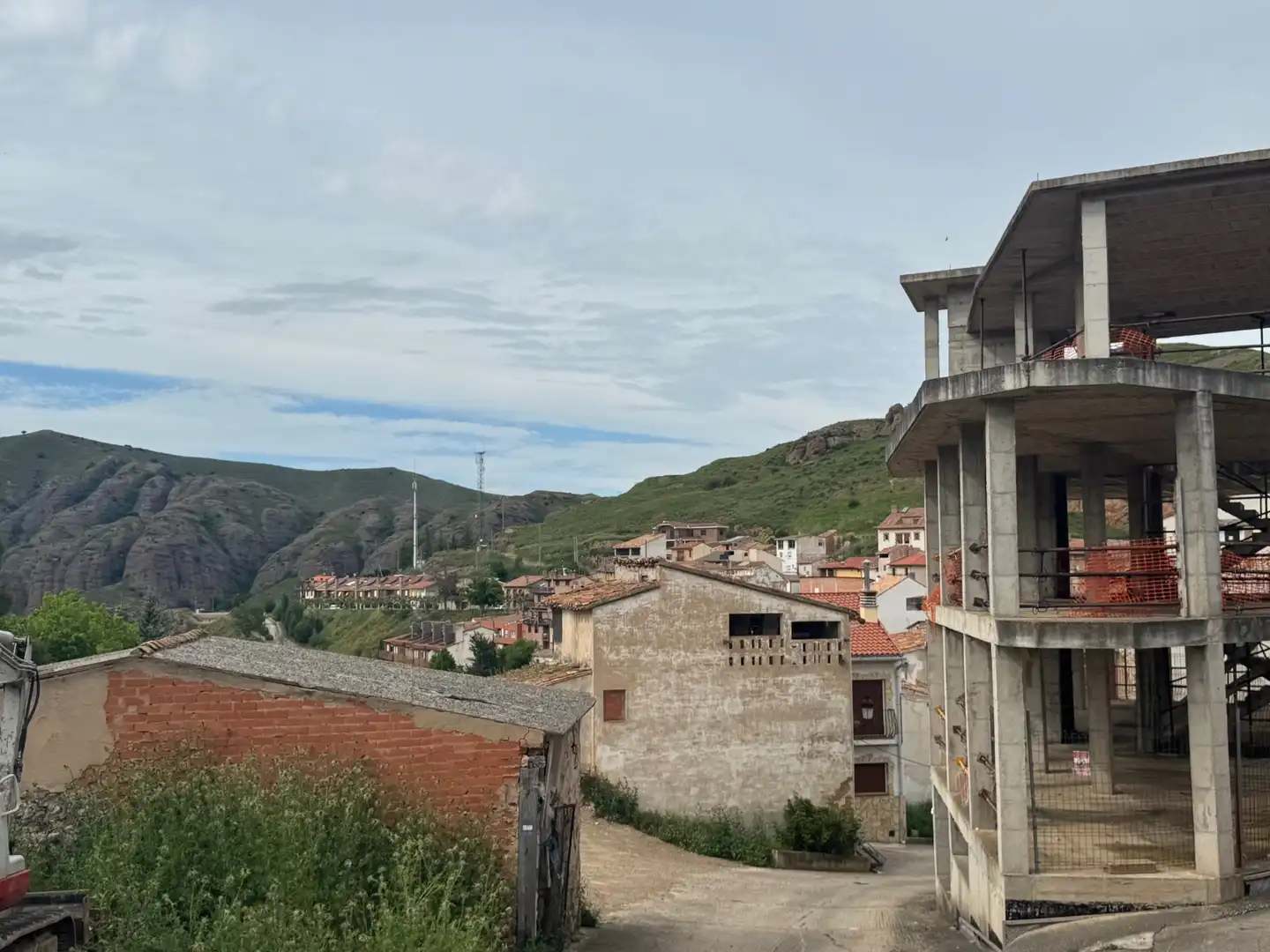 Vista exterior de Edificio en venta en Viguera