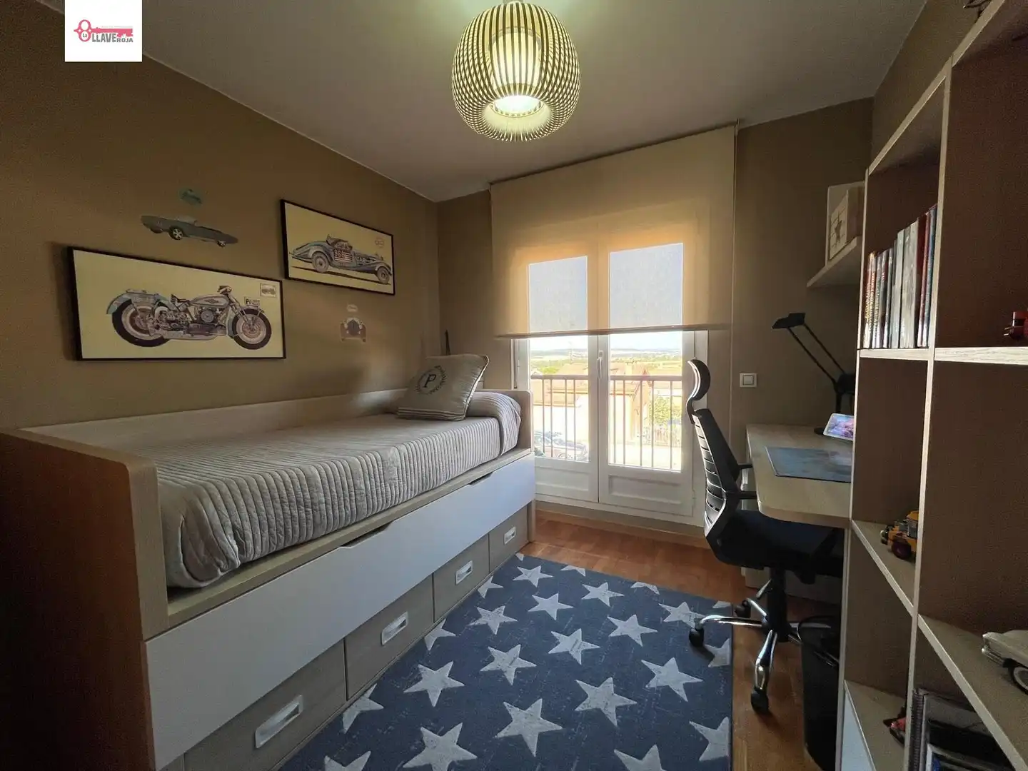 Habitación de Casa adosada en venta en Cardeñajimeno con Calefacción, Jardín privado y Parquet