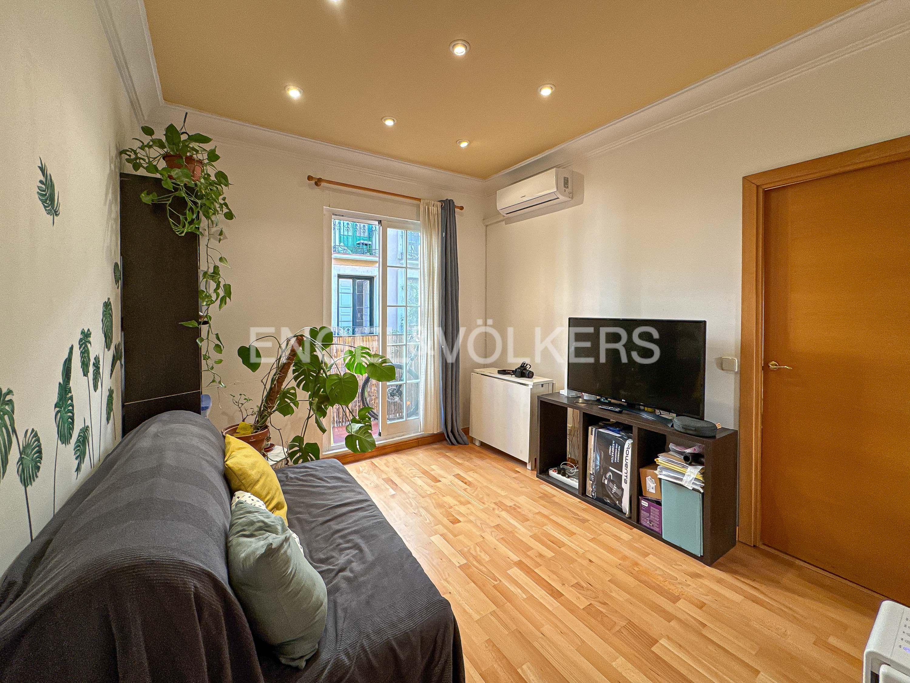 Living room of Apartment for sale in  Madrid Capital  with Air Conditioner, Heating and Furnished