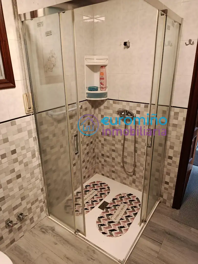 Baño de Piso en venta en A Cañiza   con Calefacción, Trastero y Amueblado
