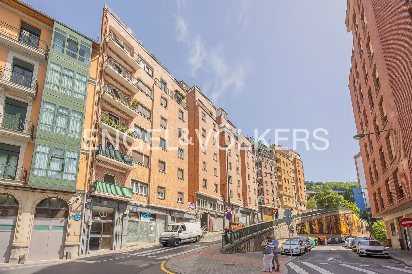 Außenansicht von Wohnung zum Verkauf in Bilbao  mit Heizung und Balkon