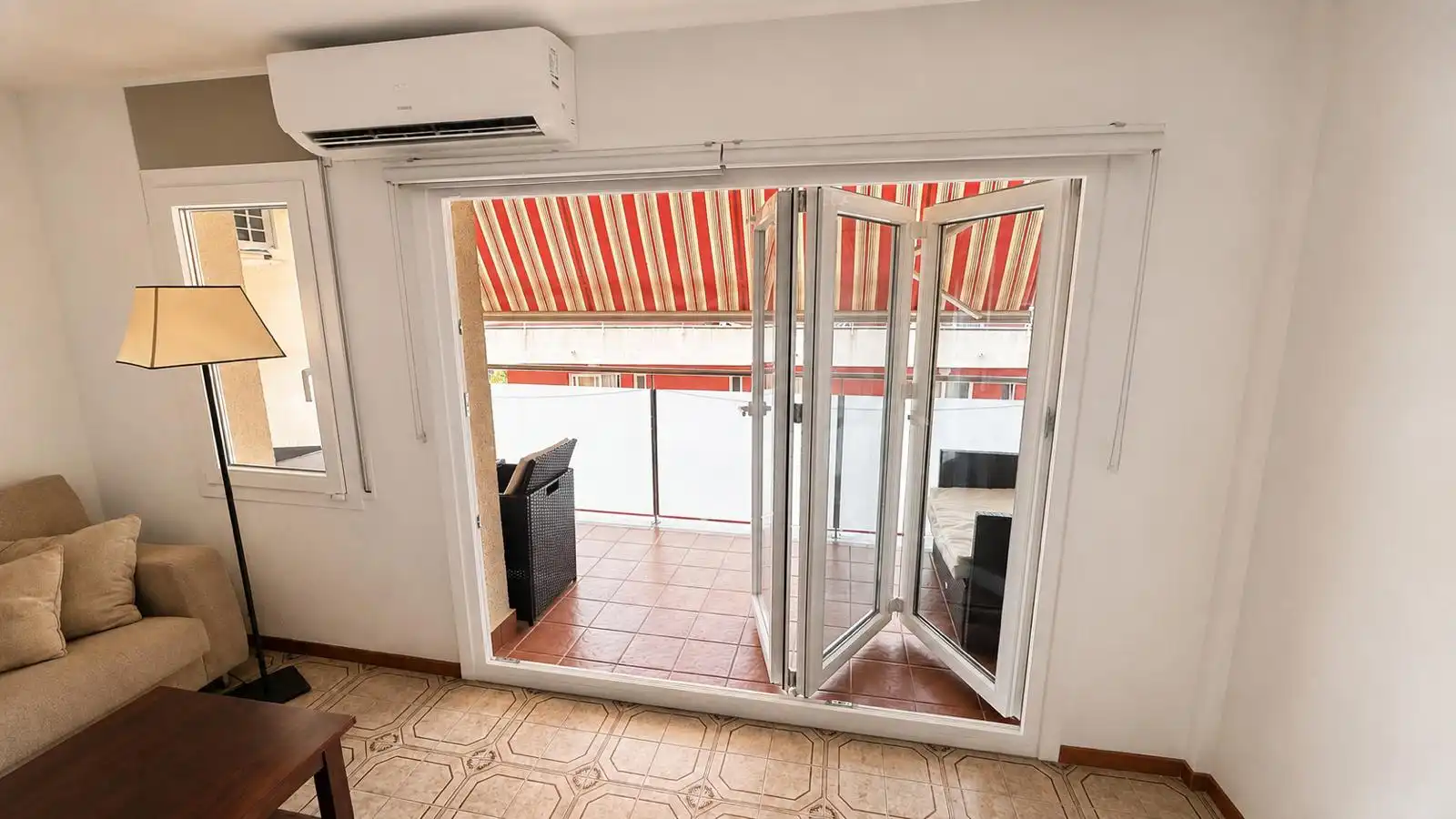 Appartamento con terrazza in vendita a Avinguda del Mar, imagen 4