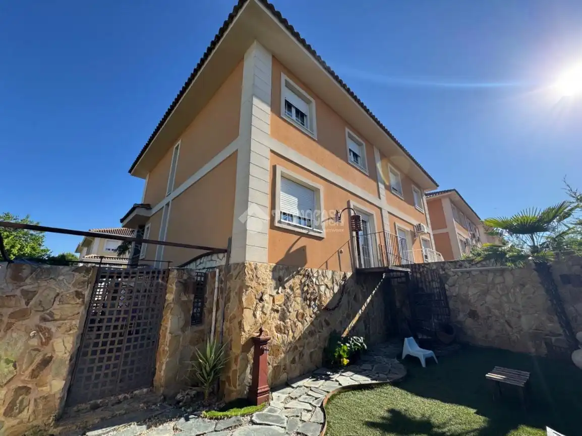 Vista exterior de Casa adosada en venta en Ontígola con Calefacción
