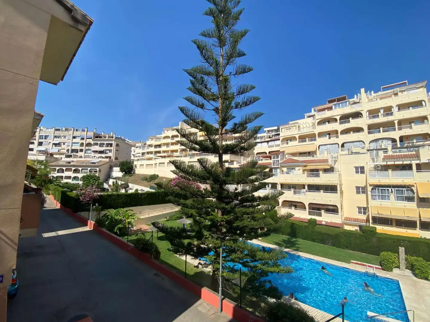 Apartment with pool for sale in Torrequebrada, imagen 2