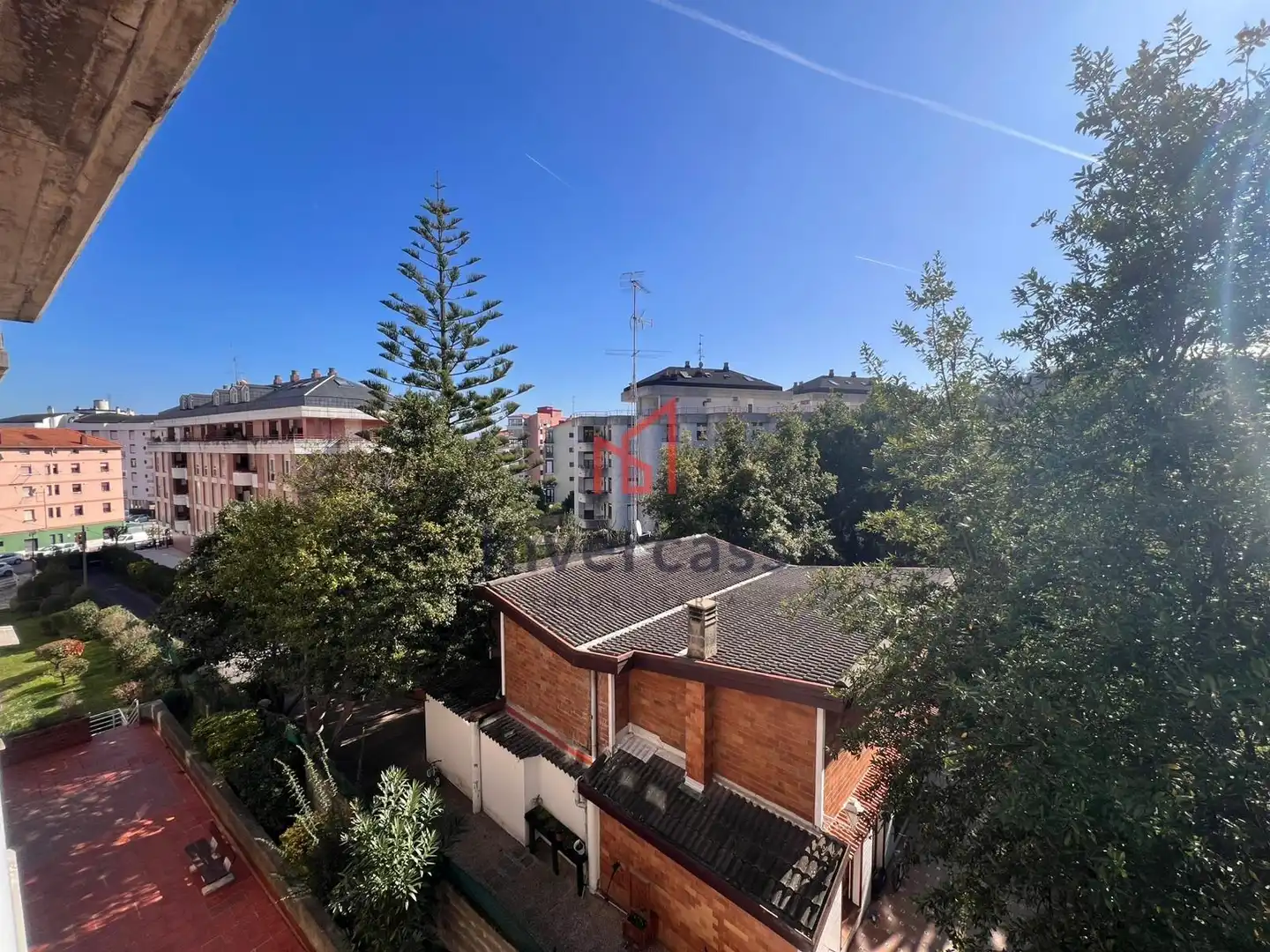 Vista exterior de Piso en venta en Castro-Urdiales con Calefacción y Terraza