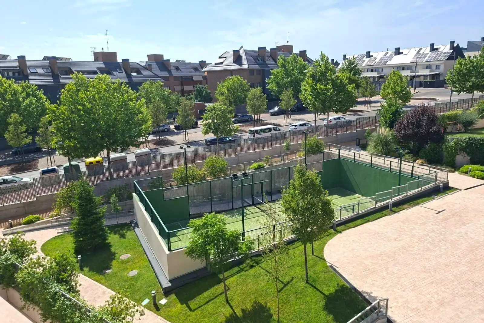 Exterior view of Attic for rent in Boadilla del Monte  with Terrace, Storage room and Community pool