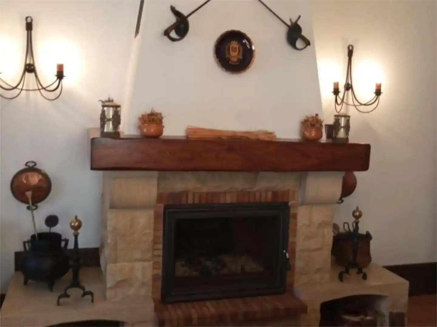 Sala d'estar de Casa adosada en venda en Cubillas de Santa Marta amb Jardí privat, Traster i Moblat