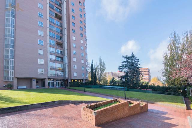 Piso en Venta en Calle Leopoldo Alas Clarín, 4 en Peñagrande