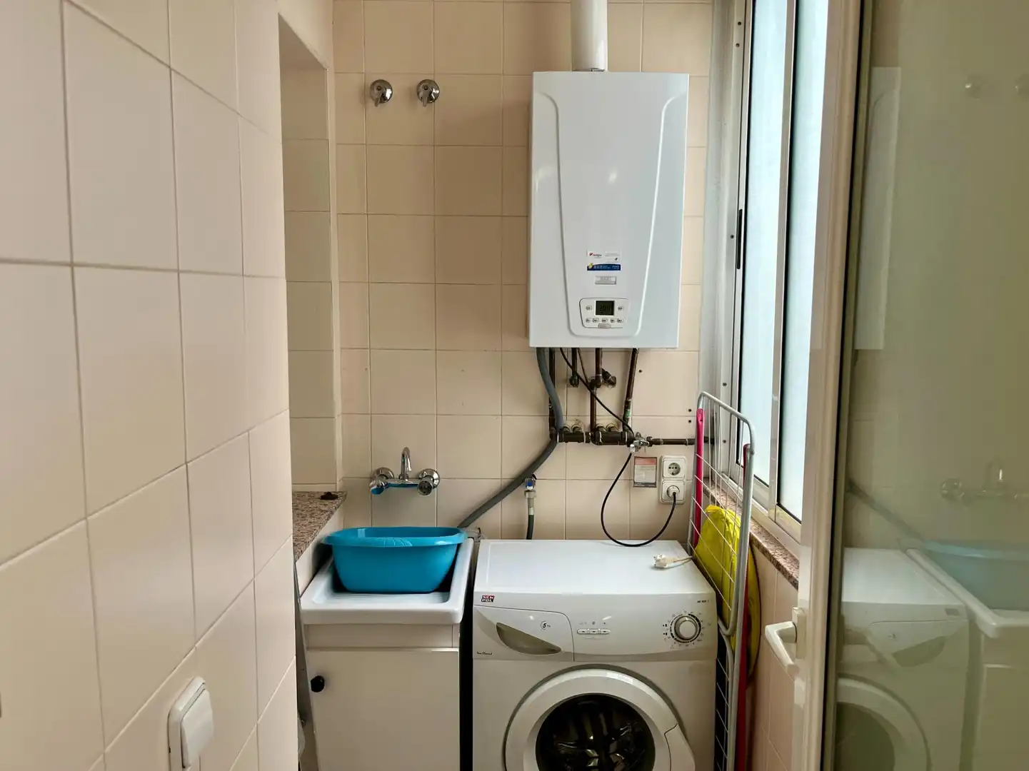 Bany de Pis de lloguer en Granada amb Aire condicionat, Calefacció i Moblat