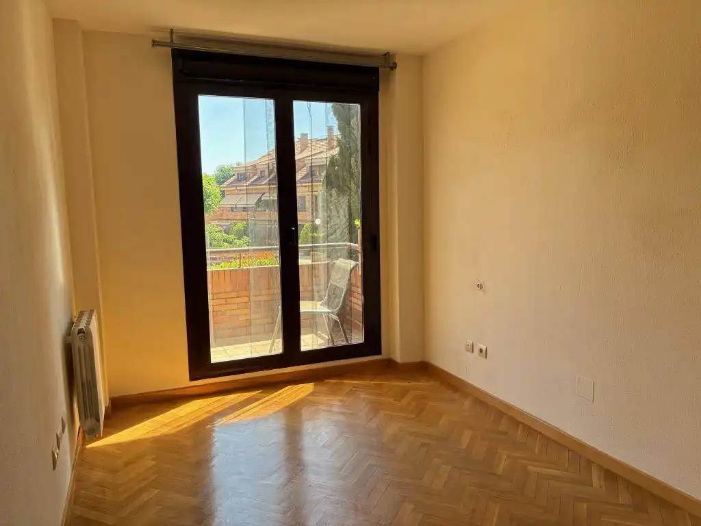 Schlafzimmer von Wohnung zur Miete in Sevilla la Nueva mit Klimaanlage, Heizung und Abstellraum