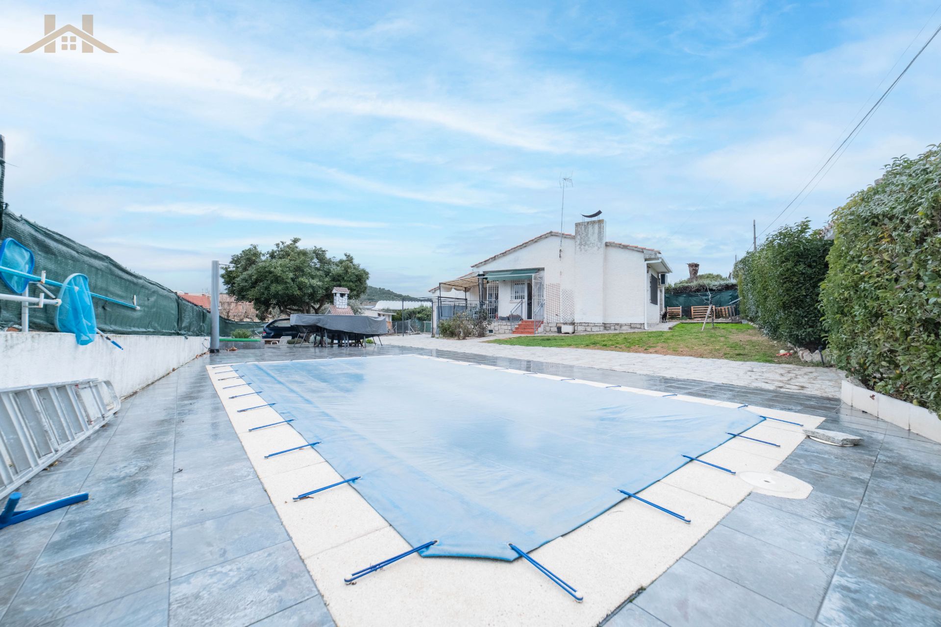 Piscina de Casa o xalet en venda en Villa del Prado amb Aire condicionat, Calefacció i Jardí privat