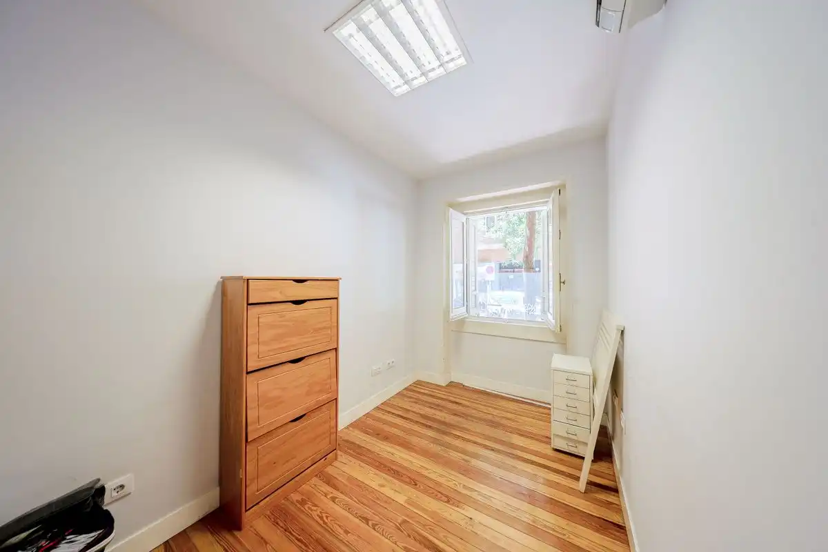 Habitación de Planta baja en venta en Madrid con Calefacción