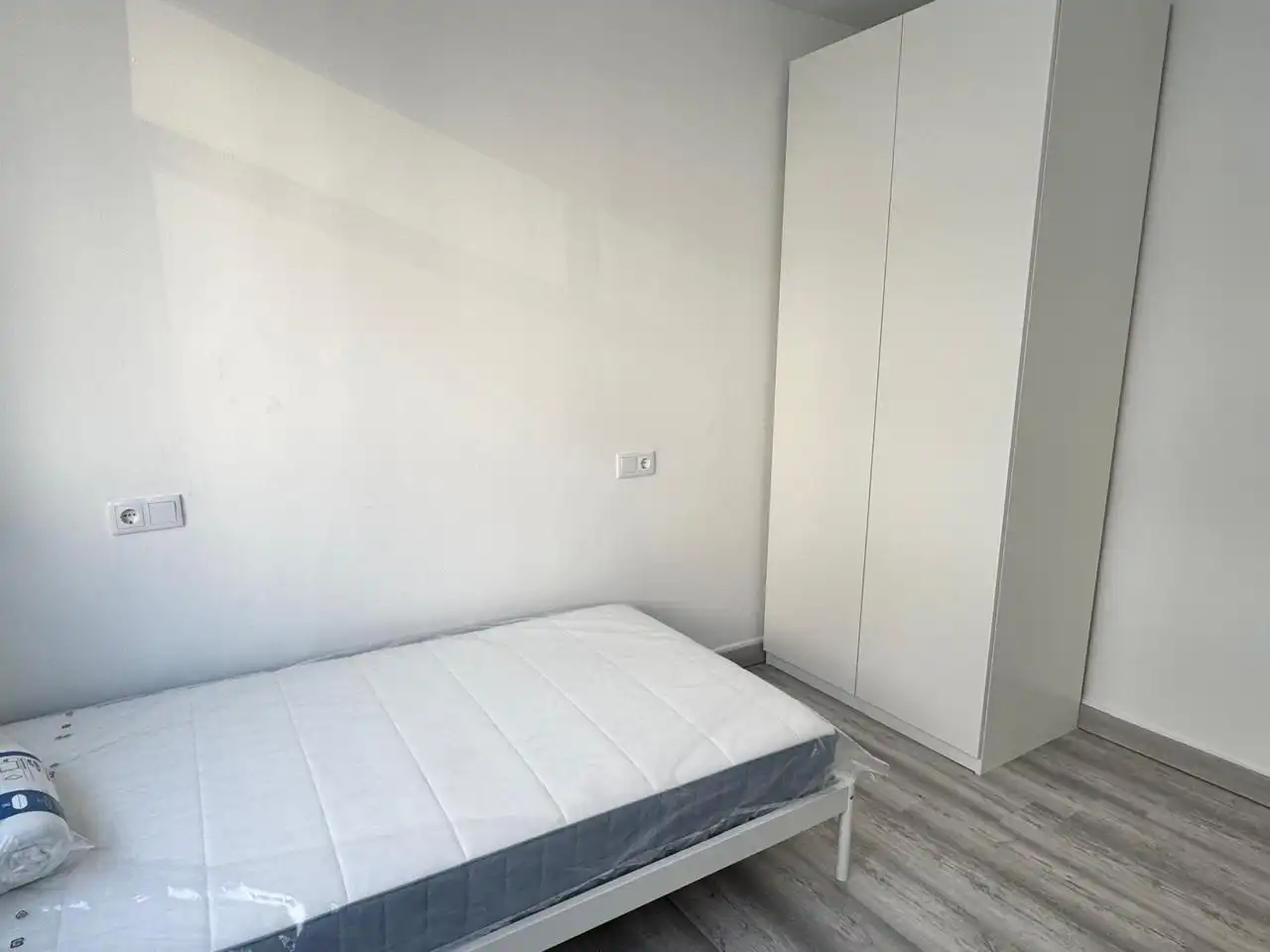 Schlafzimmer von Wohnung zur Miete in A Coruña Capital  mit Heizung, Abstellraum und Möbliert