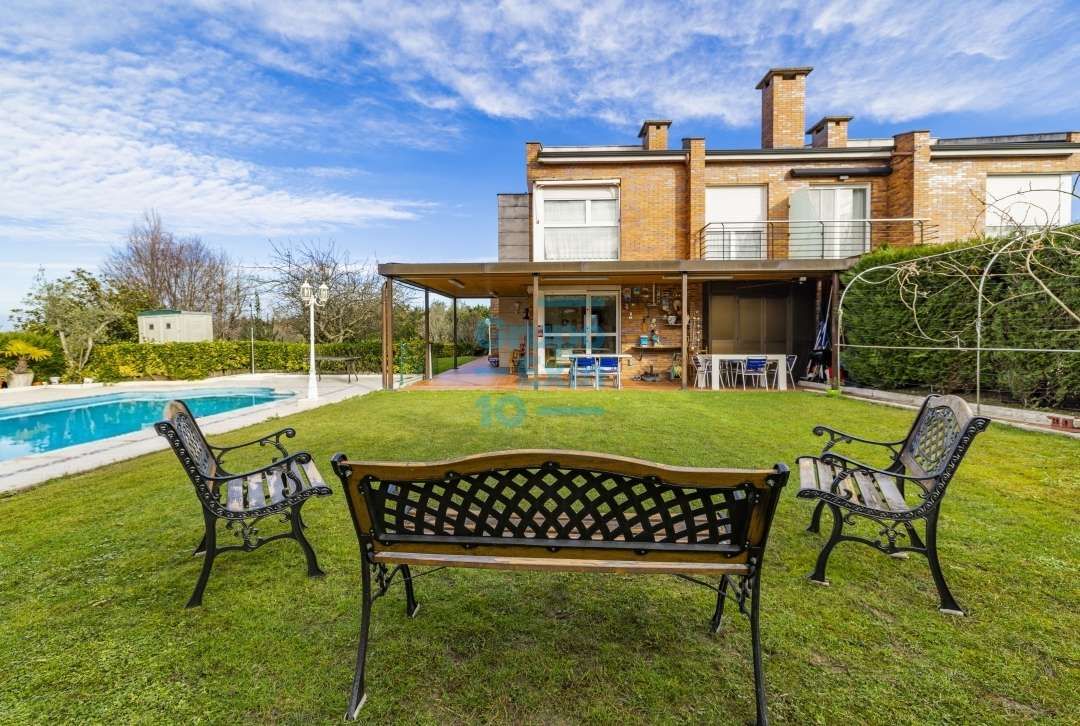 Jardí de Casa adosada en venda en Donostia - San Sebastián  amb Calefacció, Jardí privat i Terrassa